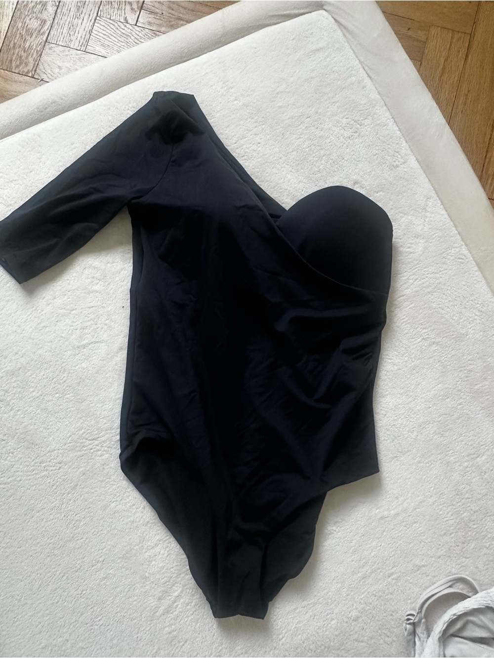 OYSHO Black One-Shoulder One-Piece bodysuit or Swimsuit with support chic